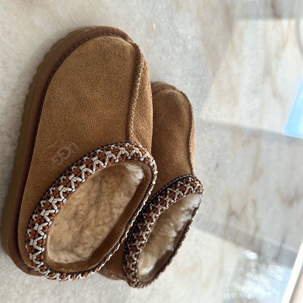 Ugg slides